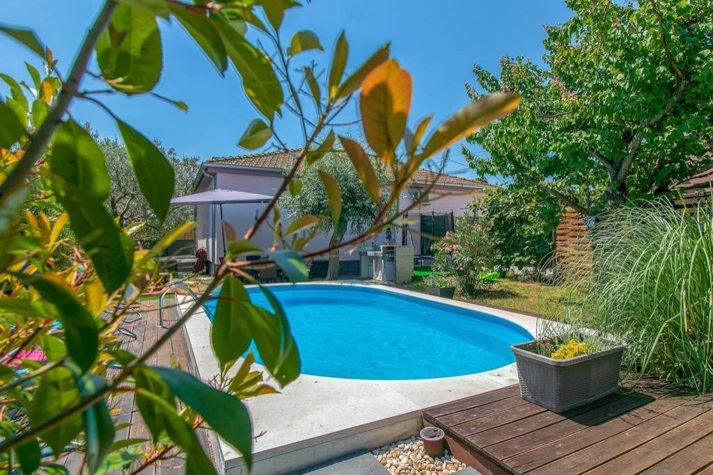 House Pelini Villa พูลา ภายนอก รูปภาพ