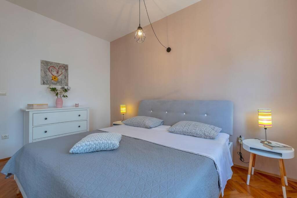 House Pelini Villa พูลา ภายนอก รูปภาพ
