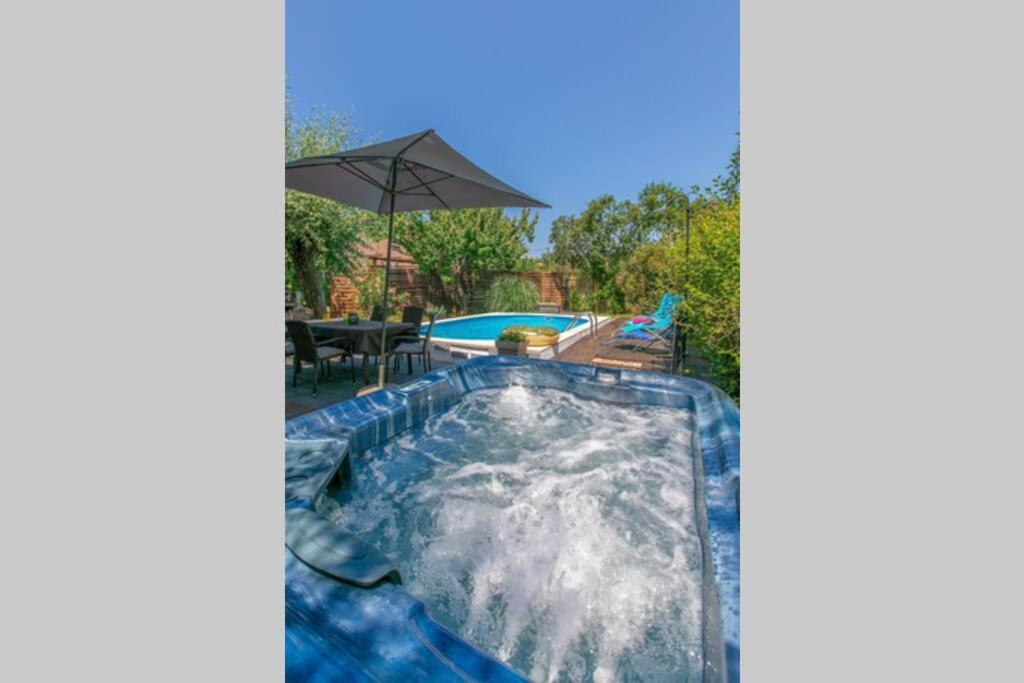House Pelini Villa พูลา ภายนอก รูปภาพ